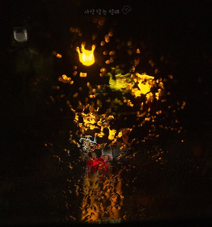 CE3A9672frame2resize.jpg : Over The Window