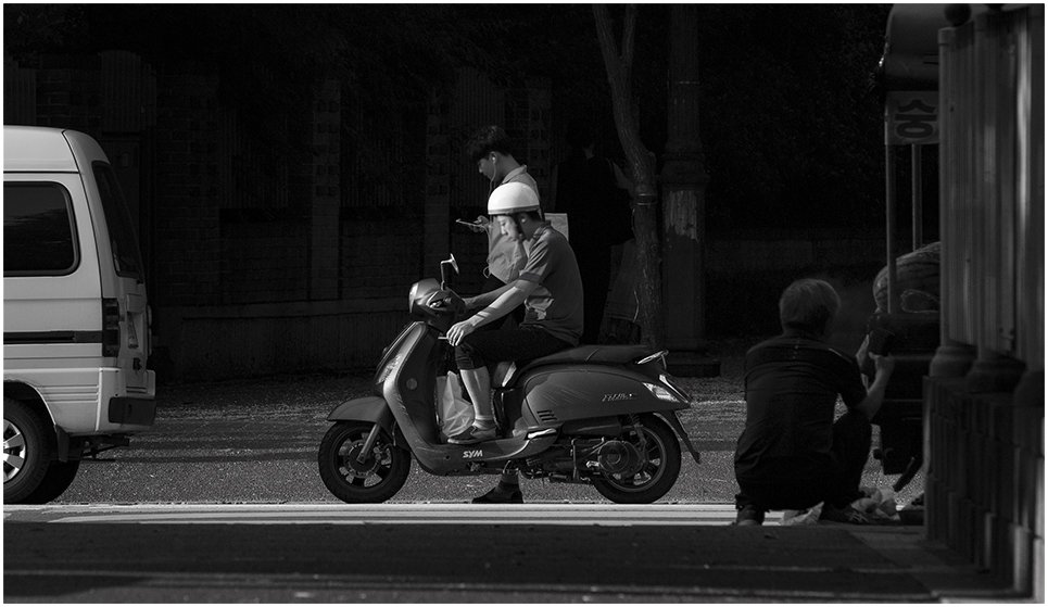 CE3A7360-1B&amp;W resize.jpg : 동네 풍경