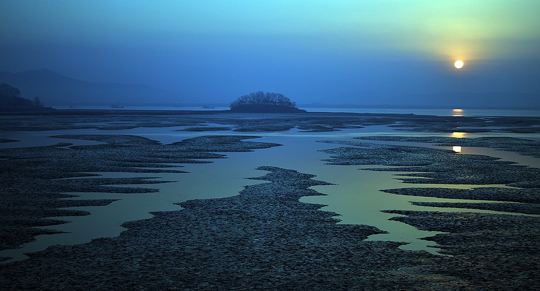 DSC_1981-황산도.jpg : 갯벌에서의 일출